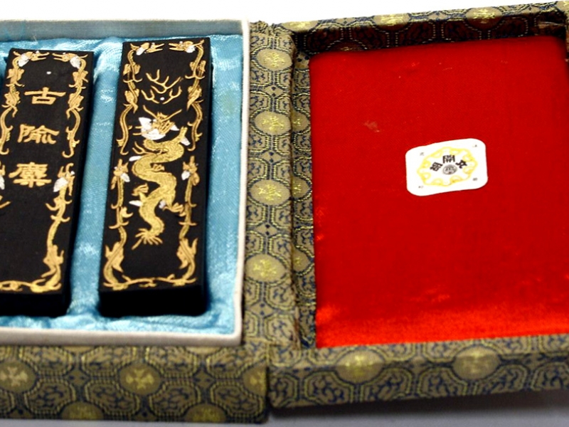 古隃麇 龍紋墨條上海墨廠胡文開盒裝對墨 Dragon Pattern Shanghai Factory Huwenkai Black Ink Stick Set