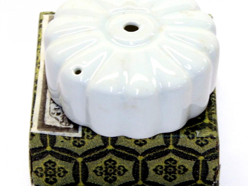 細白色圓型水滴 7cm White Flower Water Dropper 細白色圓型水滴 7cm White Flower Water Dropper