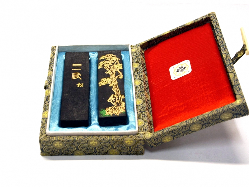 三多松墨條 上海墨廠胡文開盒裝對墨"The Three Plentiful" Black Ink Stick Set 三多松墨條 上海墨廠胡文開盒裝對墨"The Three Plentiful" Black Ink Stick Set